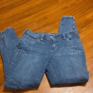 Simply Vera Vera Wang Blue Skinny Jeans. Size 6